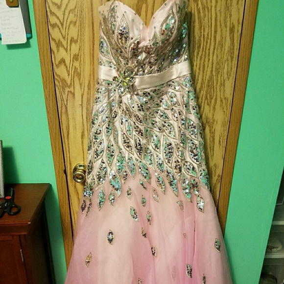 Dresses & Skirts - Light pink prom dress